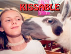 tonykissing_llama.jpg (55kb)